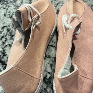 Brand new casual shoes . The shoe does run slightly small